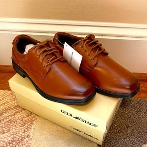 Little boys Deer Stag dress shoes in luggage. Synthetic, size 2.5 medium. Unworn